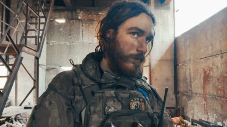 Снаряга на миллион. Боец "Фрост" показал, что должно быть в рюкзаке АЗОВца (видео)